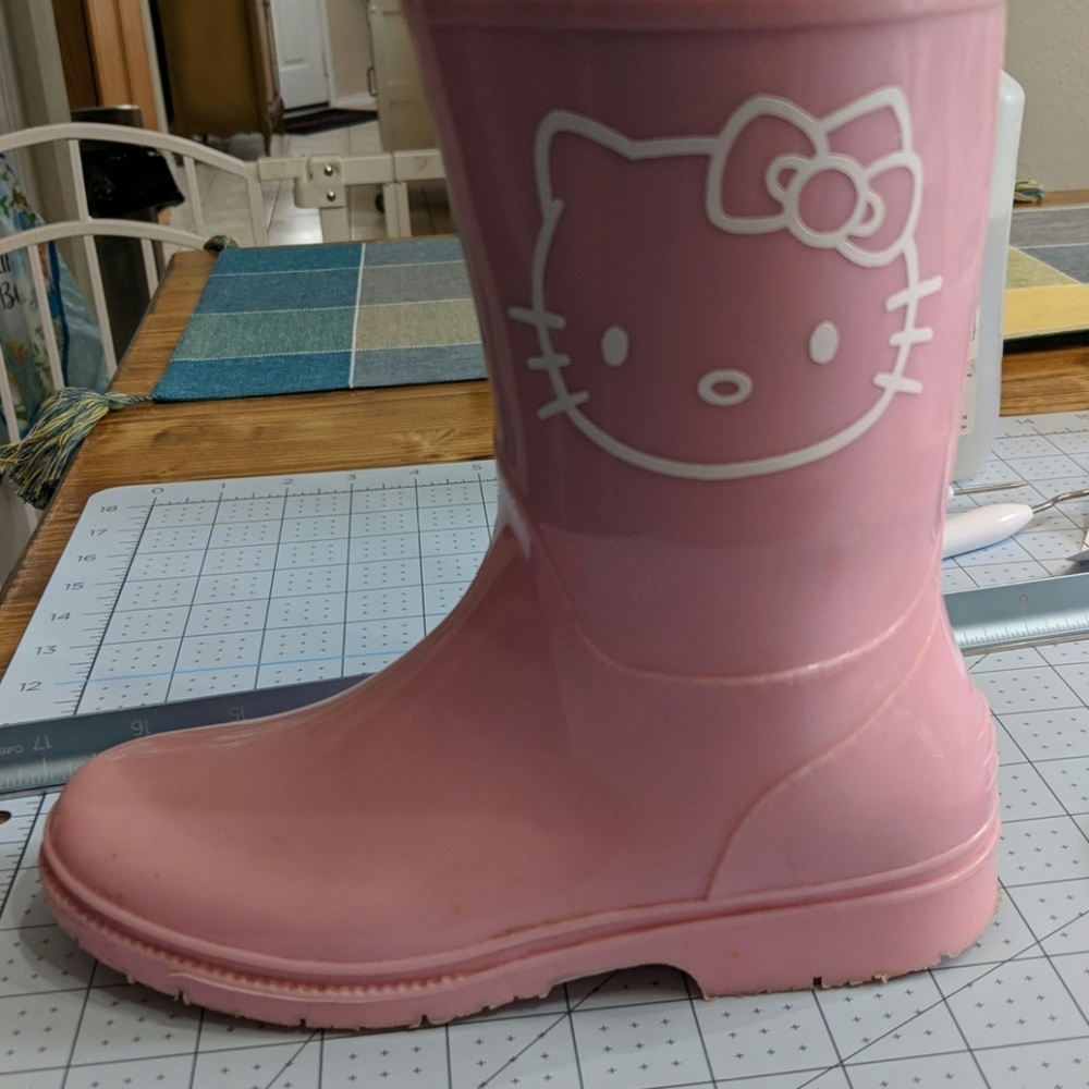 Pink rain boots size 2 hello Kitty design